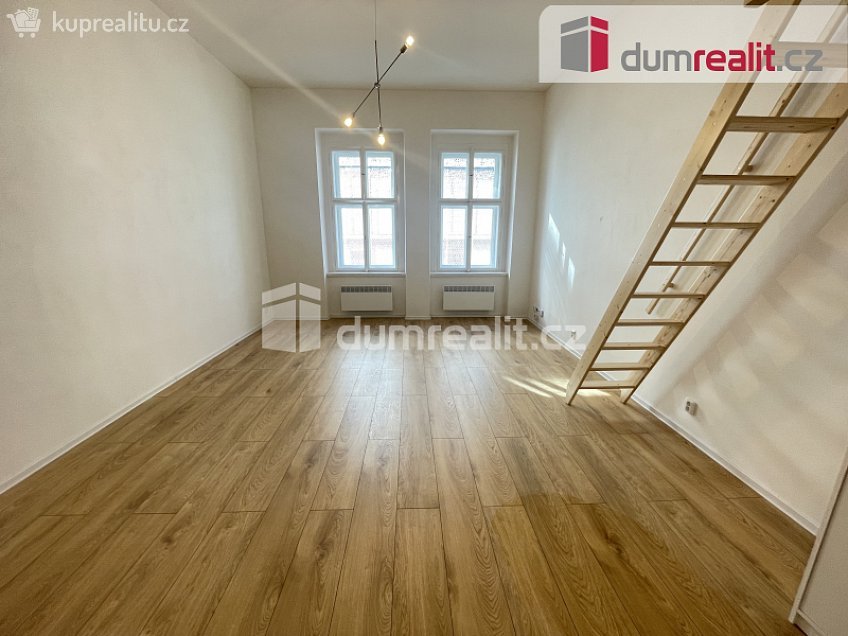 Pronájem bytu 1+kk 45 m^2 Na Valentince, Praha 5 