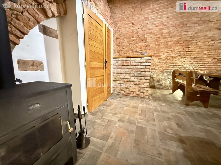 Prodej  garáže 150 m^2 Domanín, Domanín 