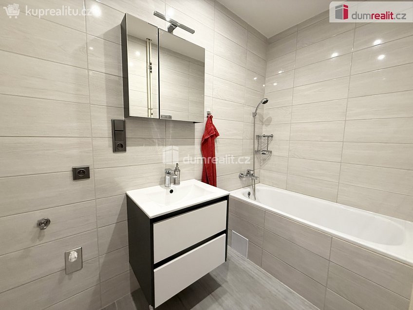 Pronájem bytu 3+kk 65 m^2 Školská čtvrť, Frenštát pod Radhoštěm 