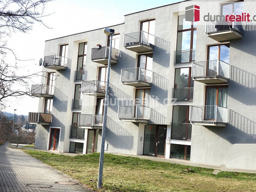 Pronájem  obchodních prostor 62 m^2 Na Kněžině, Týnec nad Sázavou 