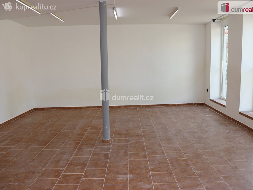 Pronájem  obchodních prostor 160 m^2 náměstí T. G. Masaryka, Břeclav 