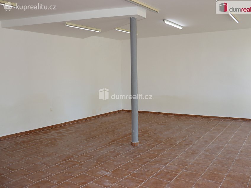 Pronájem  obchodních prostor 160 m^2 náměstí T. G. Masaryka, Břeclav 
