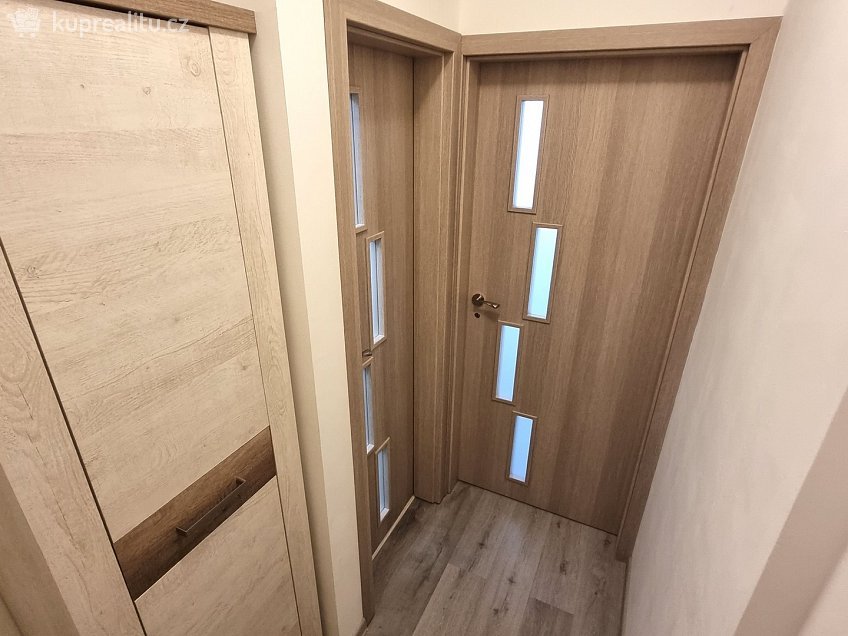 Pronájem bytu 1+kk 30 m^2 Hlavní třída, Mariánské Lázně 