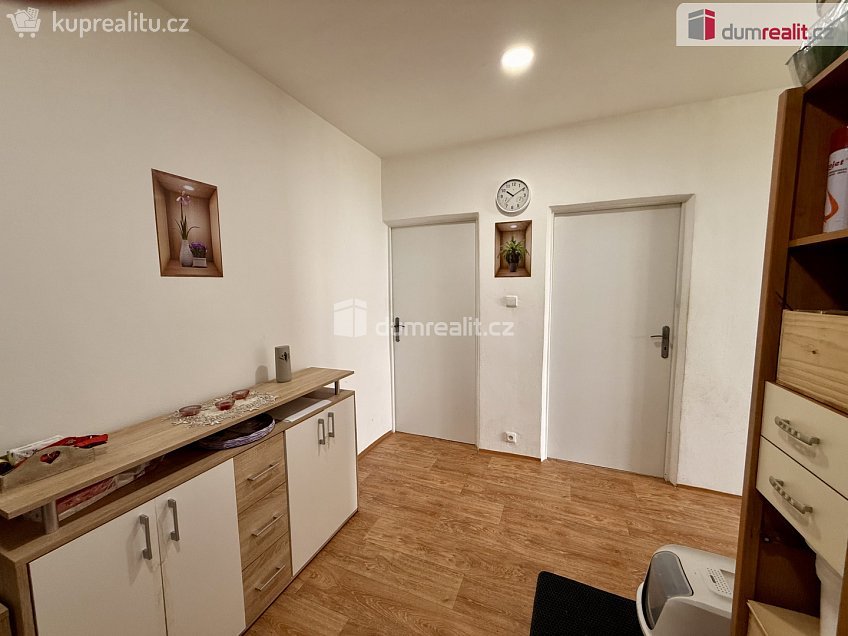 Prodej bytu 2+1 65 m^2 Fučíkova, Planá 