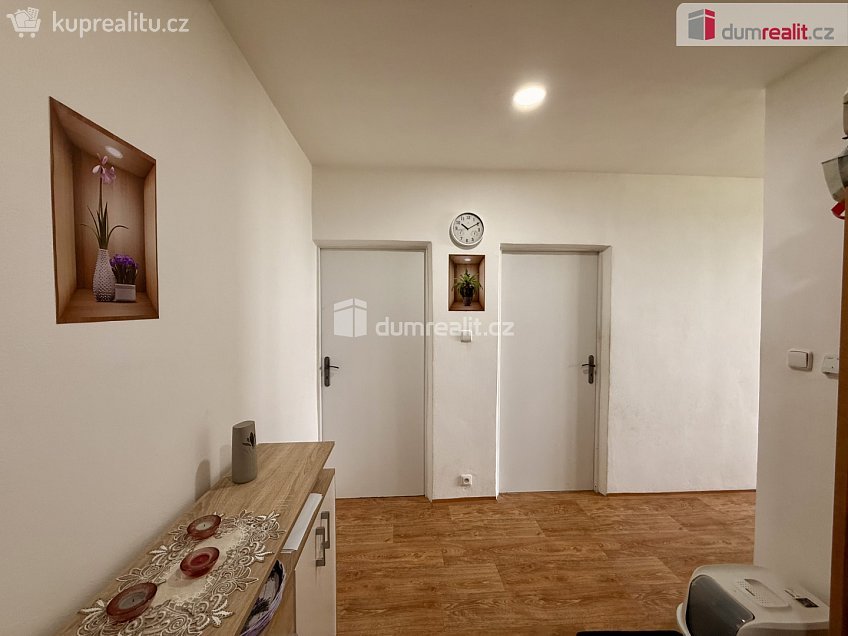 Prodej bytu 2+1 65 m^2 Fučíkova, Planá 