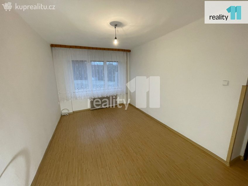 Pronájem bytu 2+kk 46 m^2 tř. 1. máje, Dobřany 