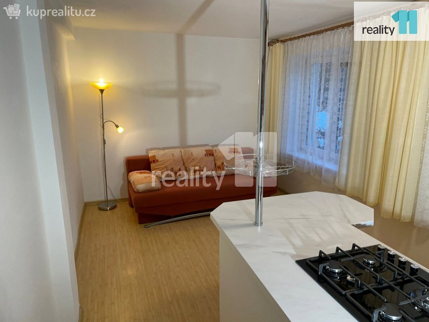 Pronájem bytu 2+kk 46 m^2 tř. 1. máje, Dobřany 