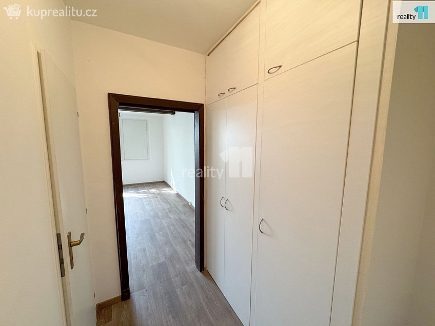 Pronájem bytu 1+1 43 m^2 Kukelská, Praha 14 