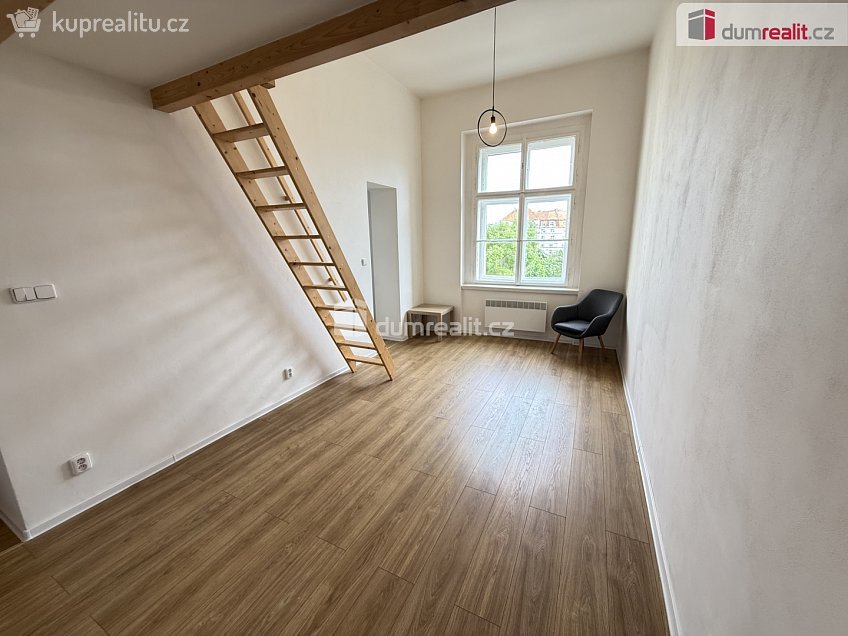 Pronájem bytu 1+kk 35 m^2 Na Valentince, Praha 5 
