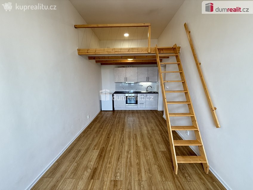 Pronájem bytu 1+kk 35 m^2 Na Valentince, Praha 5 