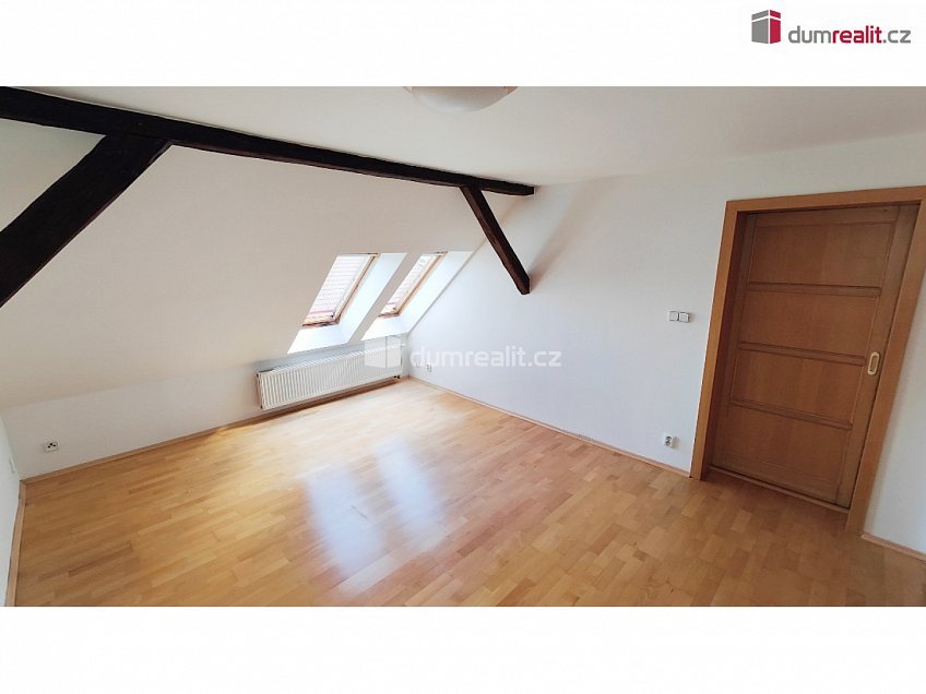 Pronájem bytu 4+1 131 m^2 Zúžená, Praha 6 