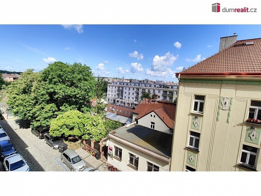 Pronájem bytu 4+1 131 m^2 Zúžená, Praha 6 