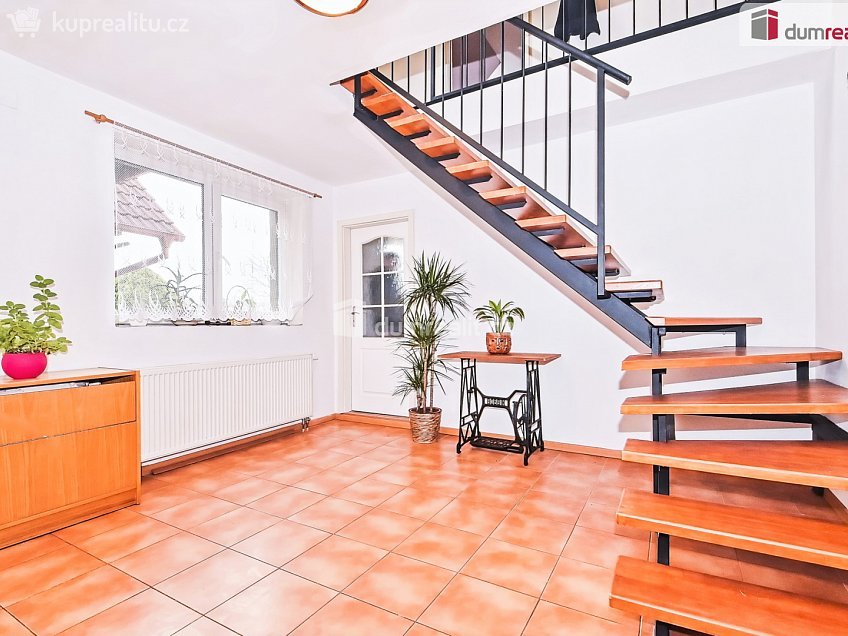 Prodej  rodinného domu 210 m^2 Hostín, Hostín 