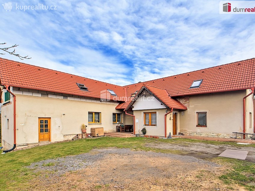 Prodej  rodinného domu 210 m^2 Hostín, Hostín 