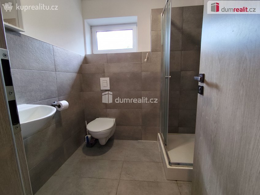 Pronájem bytu 1+kk 28 m^2 Na Hložku, Dobrovice 