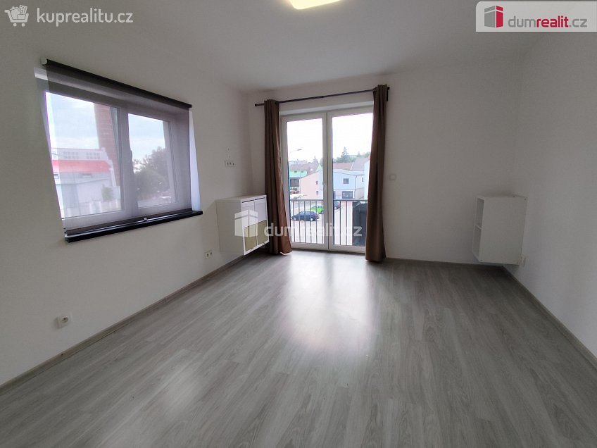 Pronájem bytu 1+kk 28 m^2 Na Hložku, Dobrovice 