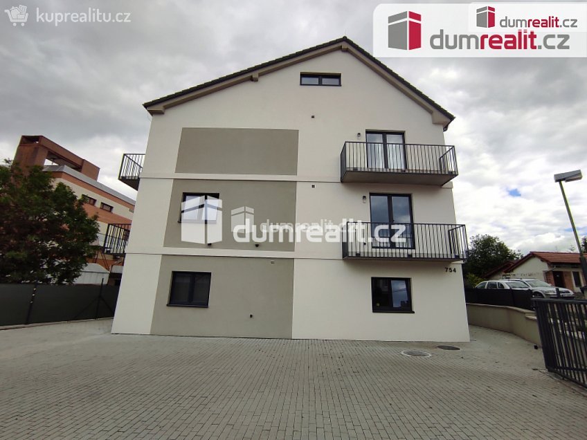 Pronájem bytu 1+kk 28 m^2 Na Hložku, Dobrovice 