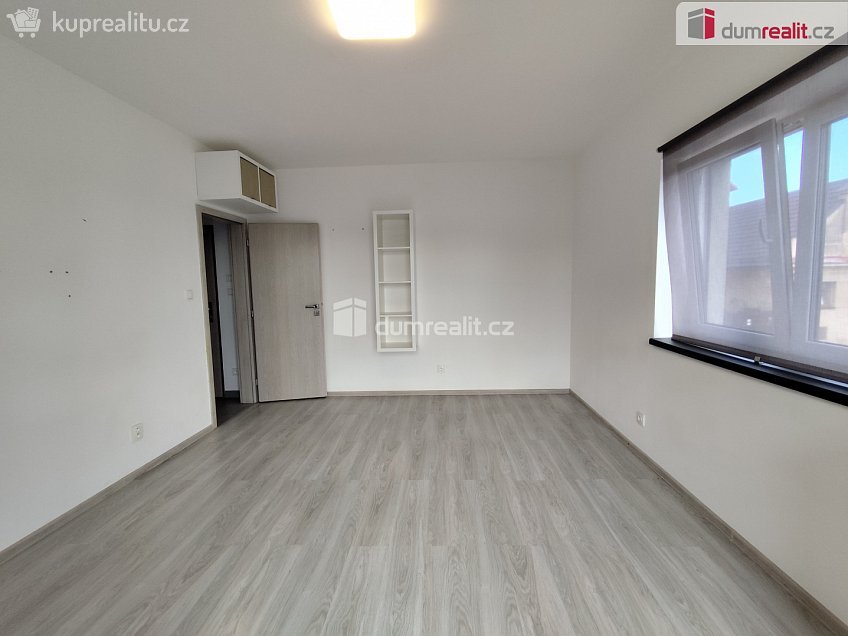 Pronájem bytu 1+kk 28 m^2 Na Hložku, Dobrovice 