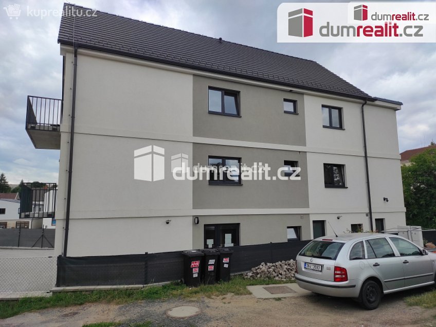 Pronájem bytu 1+kk 28 m^2 Na Hložku, Dobrovice 