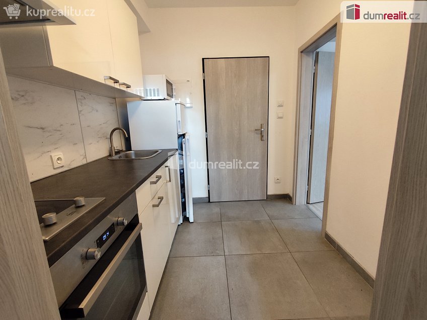 Pronájem bytu 1+kk 28 m^2 Na Hložku, Dobrovice 