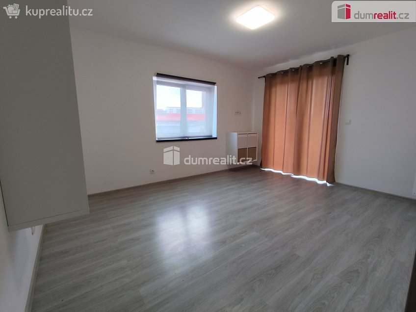 Pronájem bytu 1+kk 28 m^2 Na Hložku, Dobrovice 