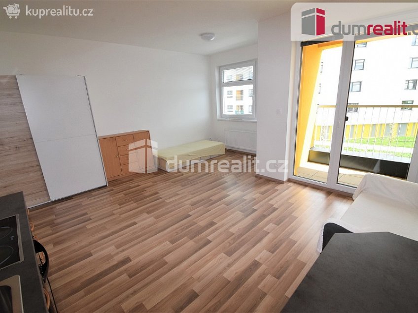 Pronájem bytu 1+kk 36 m^2 Ke kříži, Praha 22 