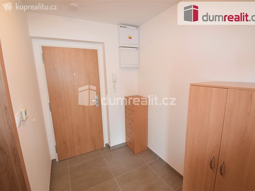 Pronájem bytu 1+kk 36 m^2 Ke kříži, Praha 22 