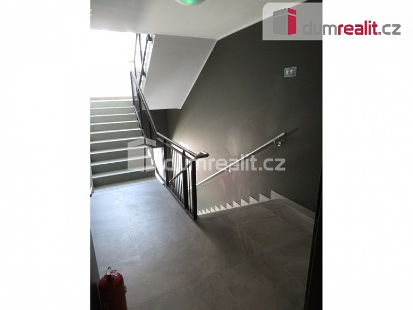 Pronájem bytu 2+kk 60 m^2 Honzíkova, Praha-Dolní Měcholupy 