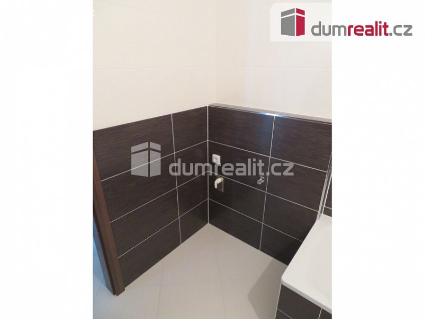 Pronájem bytu 2+kk 60 m^2 Honzíkova, Praha-Dolní Měcholupy 