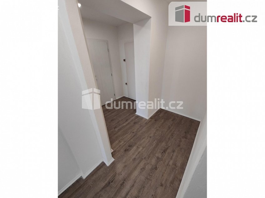 Pronájem bytu 2+1 46 m^2 Hlavatého, Praha 11 