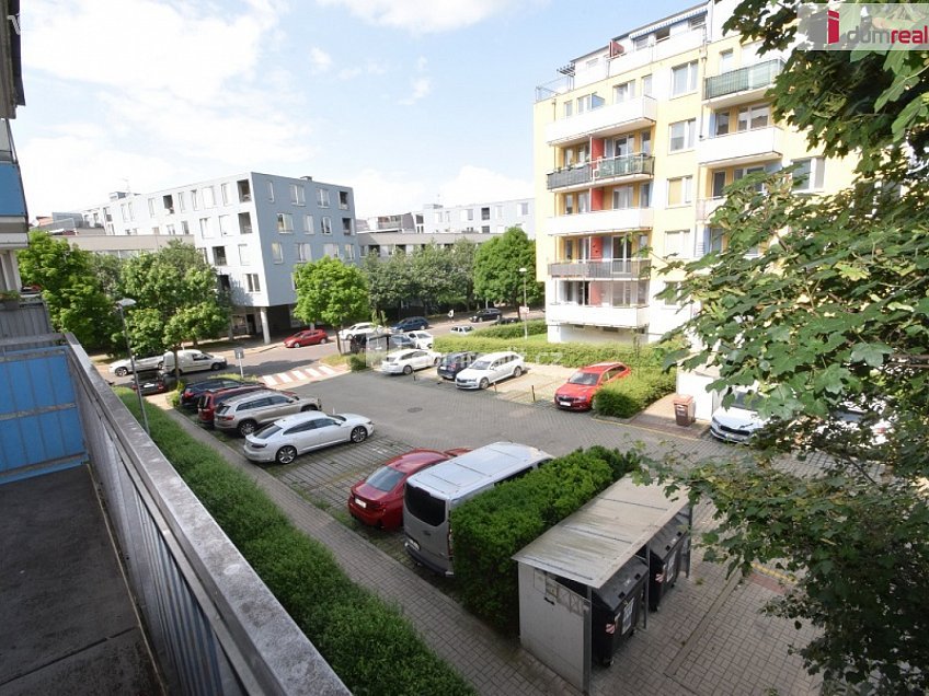 Pronájem bytu 1+kk 36 m^2 Zlonická, Praha 18 