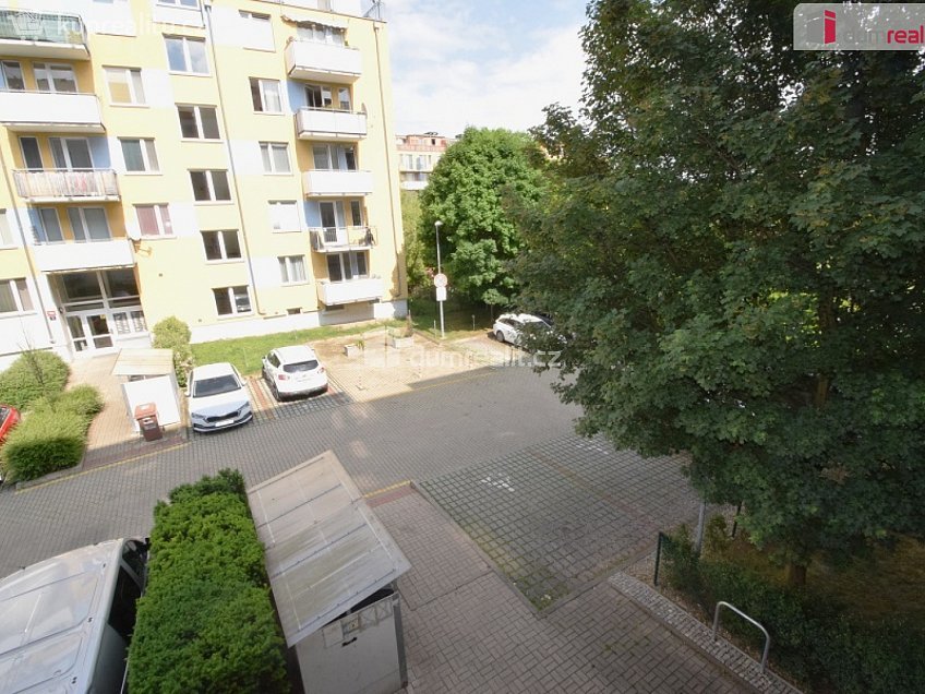 Pronájem bytu 1+kk 36 m^2 Zlonická, Praha 18 