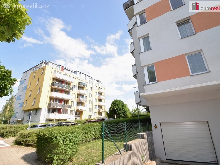 Pronájem bytu 1+kk 36 m^2 Zlonická, Praha 18 