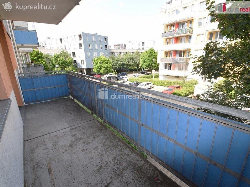 Pronájem bytu 1+kk 36 m^2 Zlonická, Praha 18 