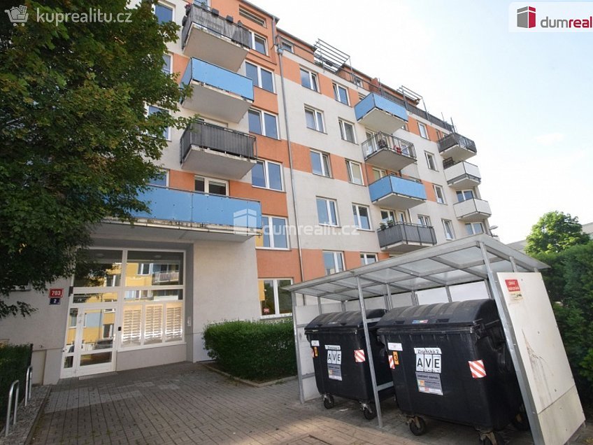 Pronájem bytu 1+kk 36 m^2 Zlonická, Praha 18 