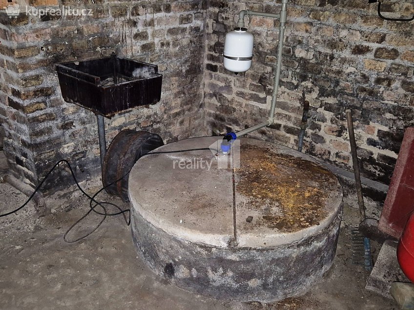 Prodej  zemědělských prostor 100 m^2 Pod Panskýma, Velké Bílovice 