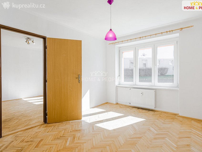 Pronájem bytu 2+1 55 m^2 Hlavní, Březová 