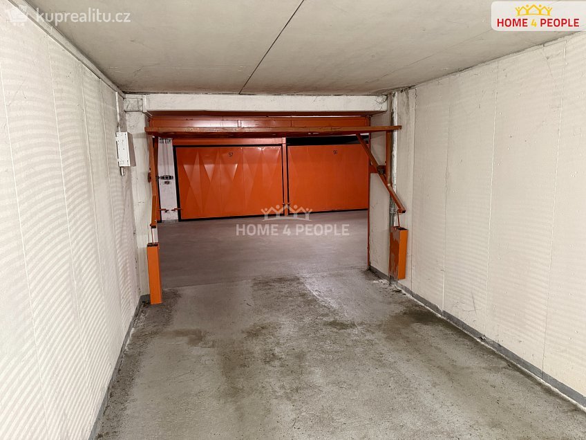 Pronájem  garáže 19 m^2 Pšenčíkova, Praha 12 