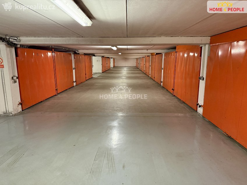 Pronájem  garáže 19 m^2 Pšenčíkova, Praha 12 