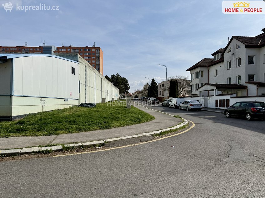 Pronájem  garáže 19 m^2 Pšenčíkova, Praha 12 