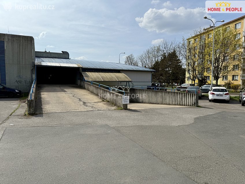 Pronájem  garáže 19 m^2 Pšenčíkova, Praha 12 