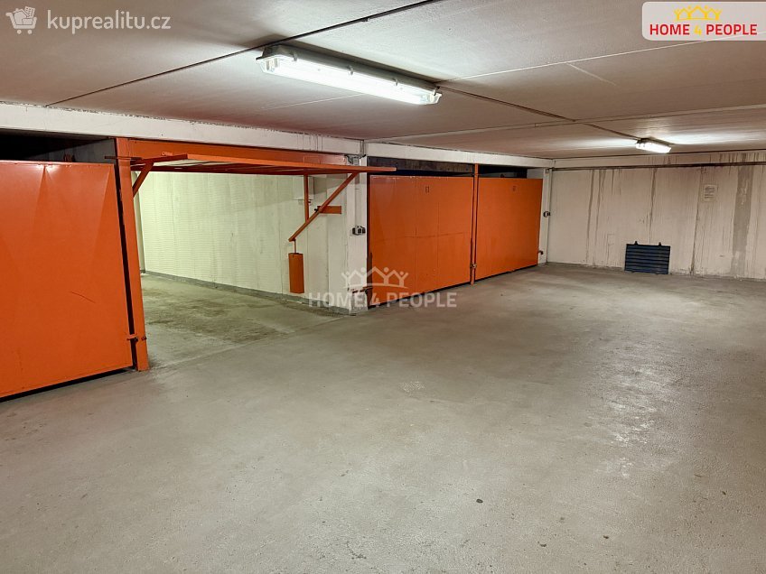 Pronájem  garáže 19 m^2 Pšenčíkova, Praha 12 