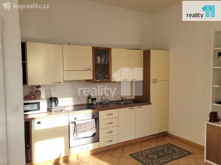 Pronájem bytu 2+kk 53 m^2 Křižíkova, Praha 8 