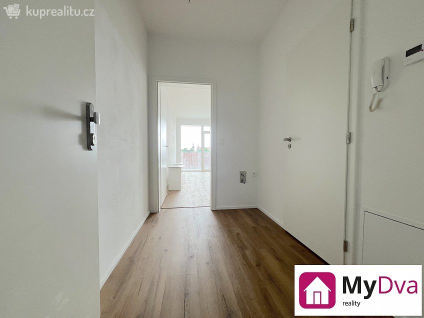 Pronájem bytu 1+kk 29 m^2 Jarošova, Znojmo 