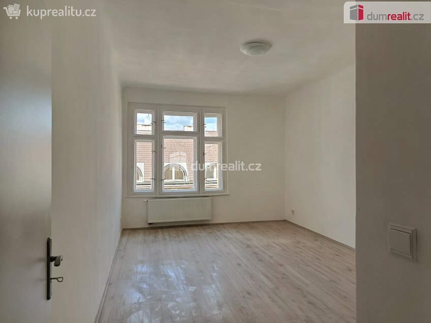 Pronájem bytu 2+kk 60 m^2 Jana Zajíce, Praha 7 