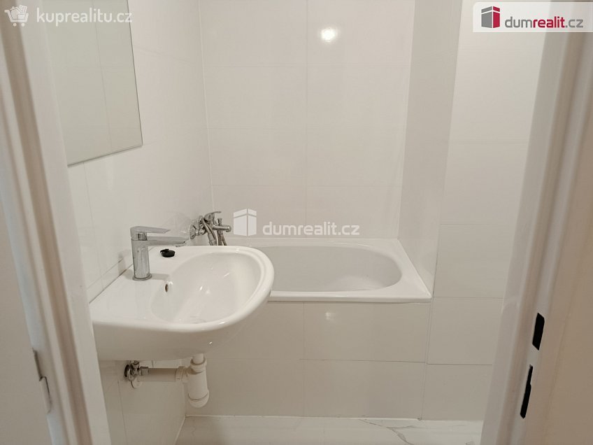 Pronájem bytu 2+kk 60 m^2 Jana Zajíce, Praha 7 