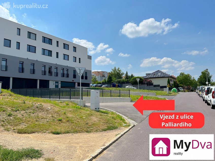 Prodej  garážového stání 18 m^2 Kosmákova, Znojmo 