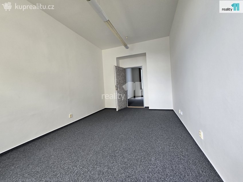 Pronájem bytu 3+1 75 m^2 Na Pankráci, Praha 4 