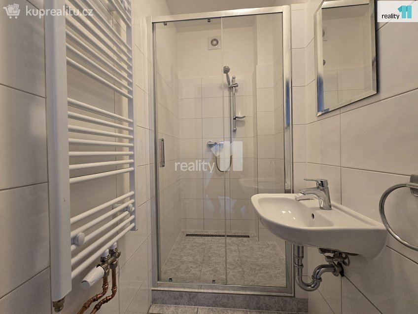 Pronájem bytu 3+1 75 m^2 Na Pankráci, Praha 4 
