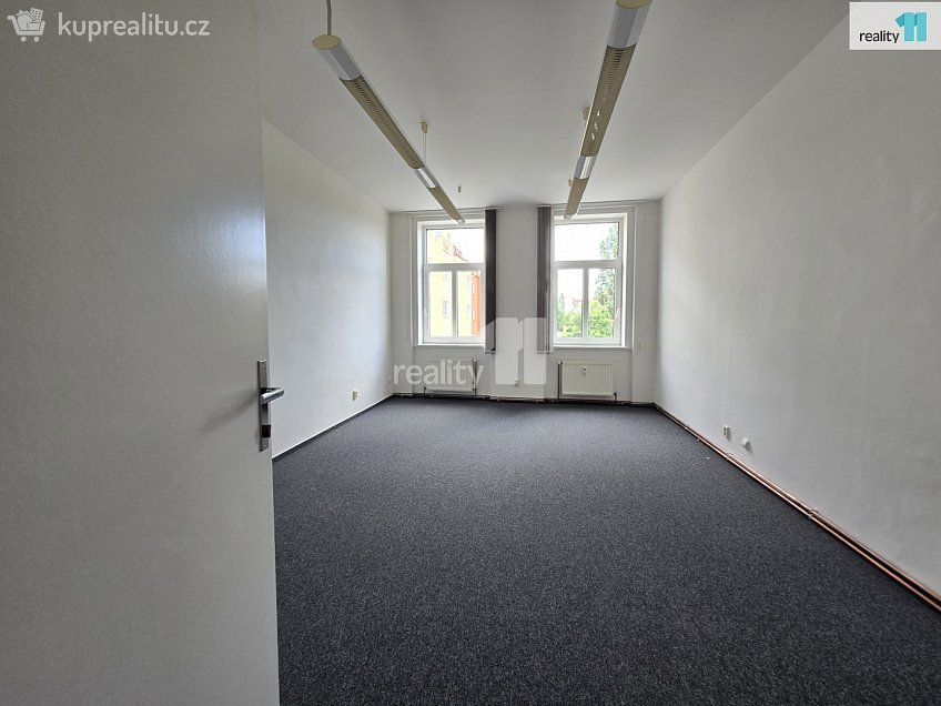 Pronájem bytu 3+1 75 m^2 Na Pankráci, Praha 4 